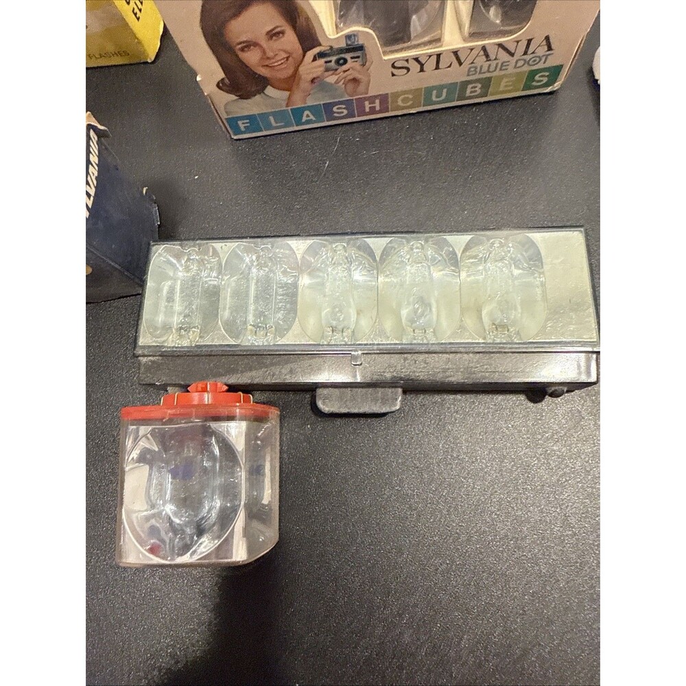 Vintage Sylvania Flashbulbs Flashcubes Blue Dot Bulbs Assorted Mixed Cubes Bar - Picture 5 of 6